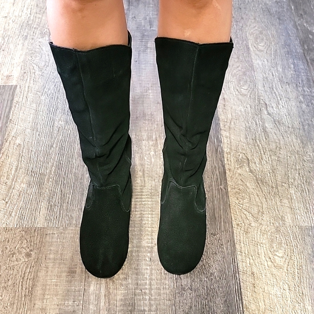 Womems size 9 Sam & Libby suede boots